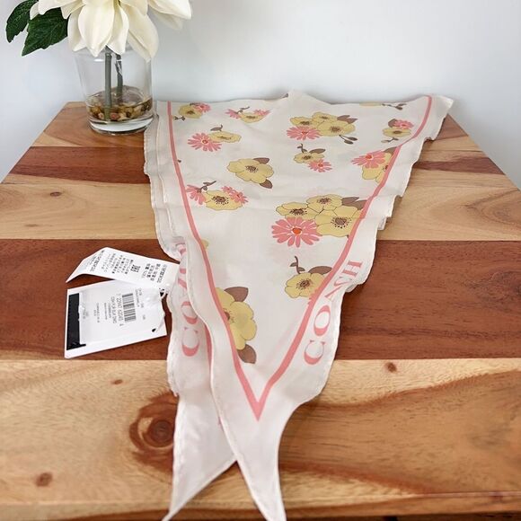 NWT Coach Floral Cluster Print‎ Silk Diamond Scarf - Picture 2 of 6